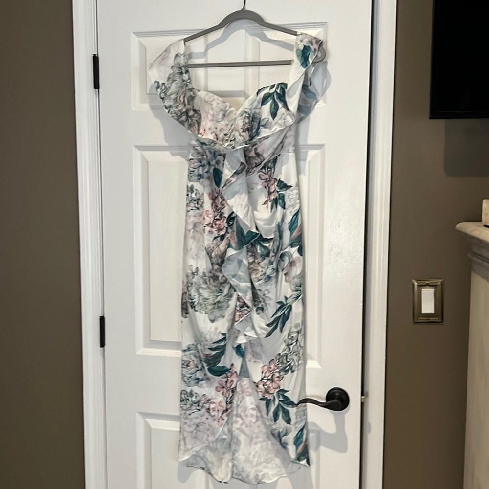 L’atiste size medium brand new white floral dress